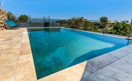 Superbe villa avec piscine privée à Pont Royal en Provence